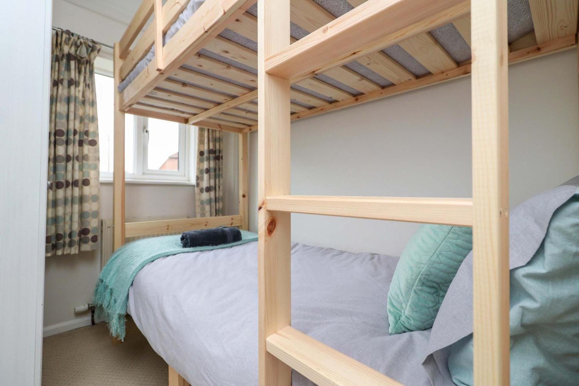 Delightful Home Great Location In Gloucester Quedgeley By Staystaycations 外观 照片